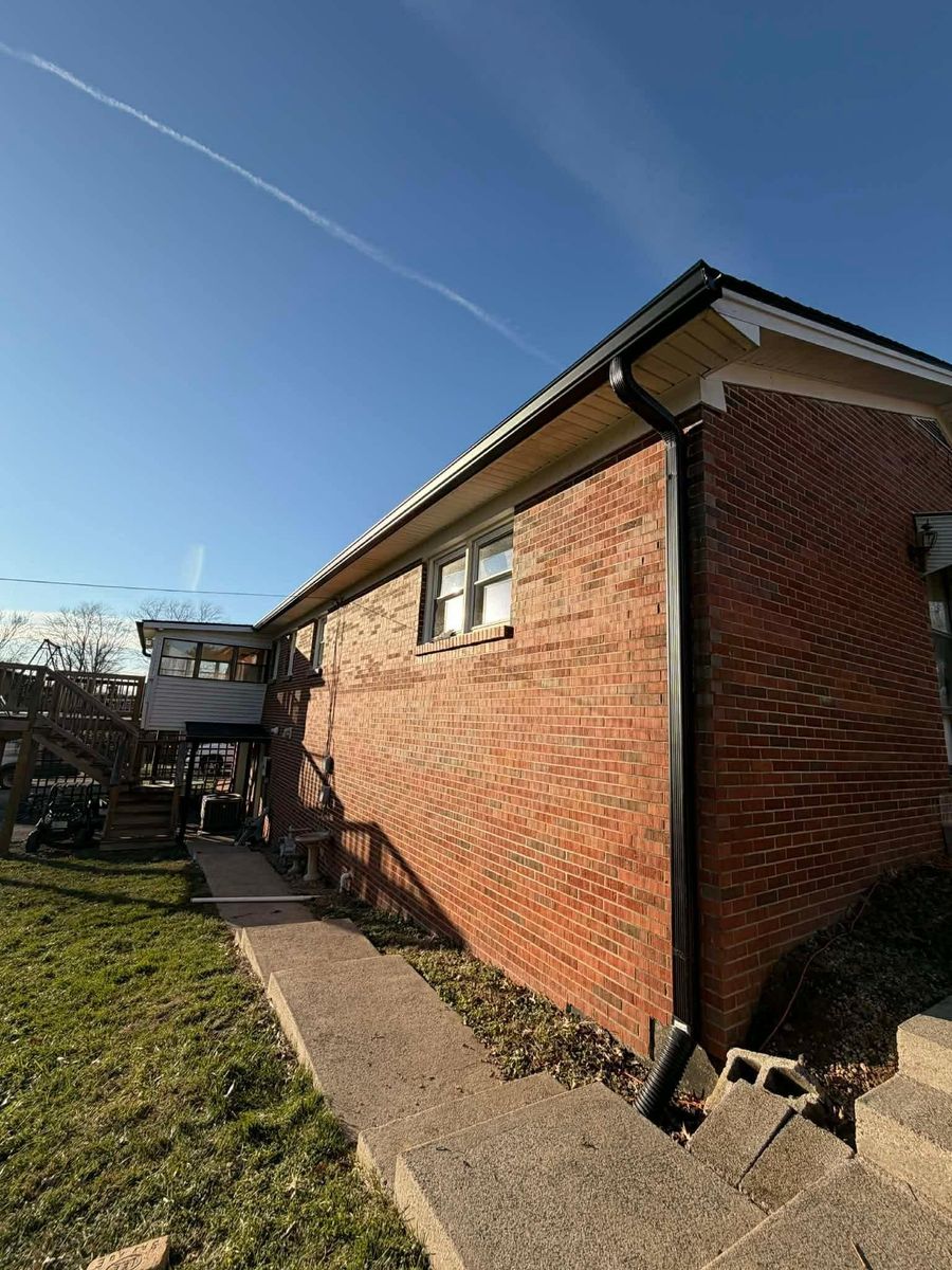 All forms of Siding metal and vynl for KY Gutter Pro & Specialty Roofing Systems in Monticello, KY