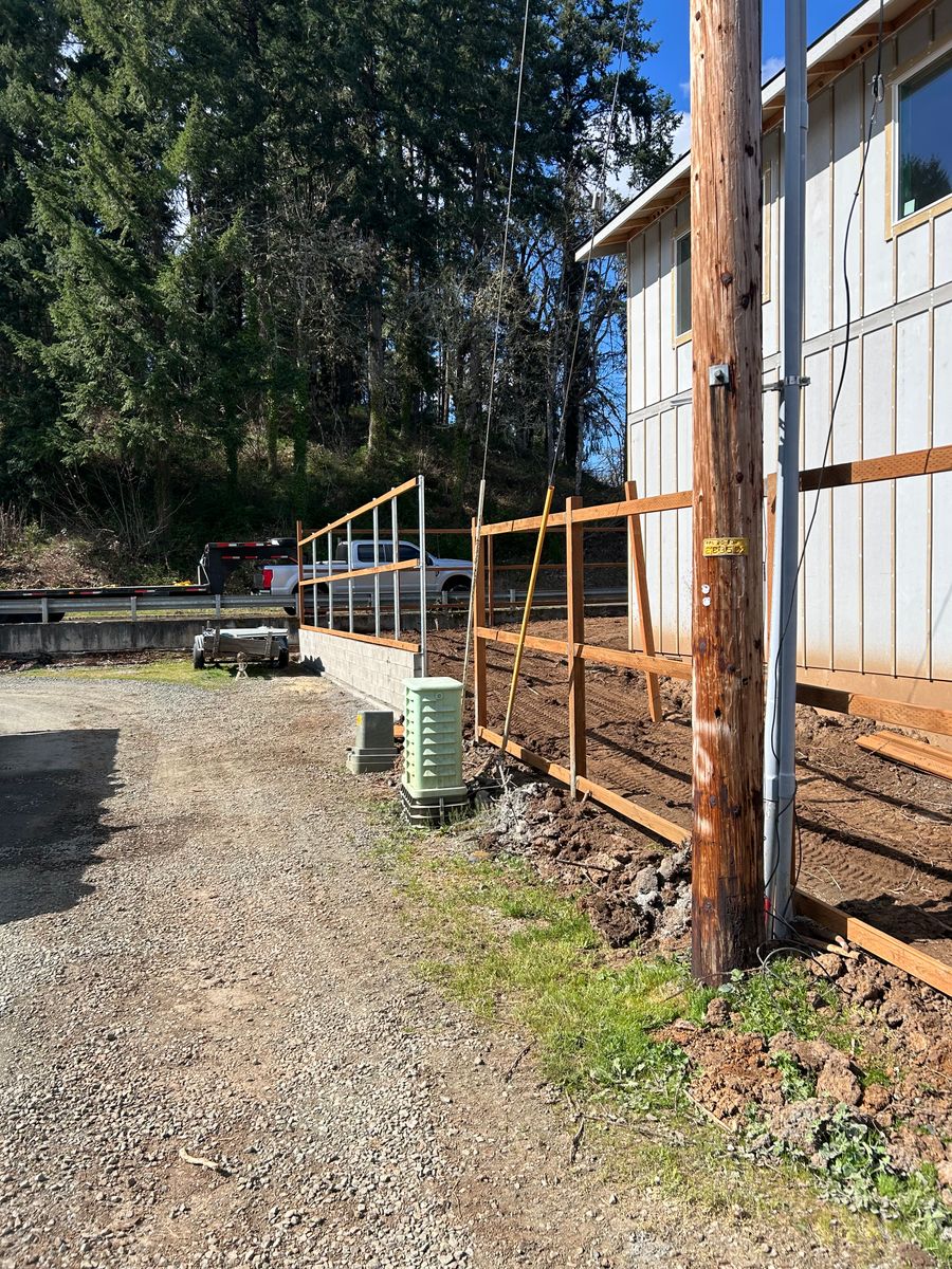Custom Fence Design for Ranch Handy Fencing & Cattle LLC in Harrisburg, OR