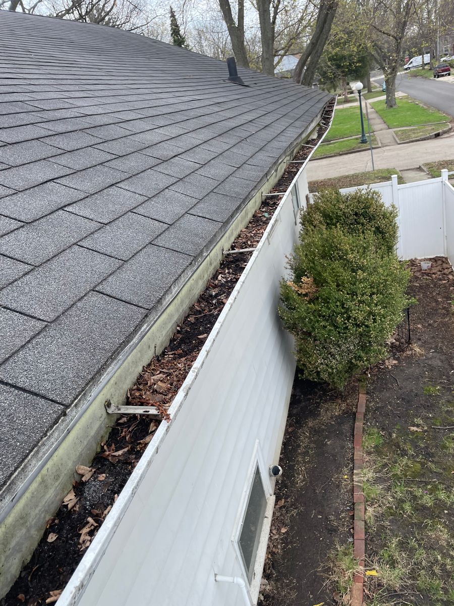 Gutter Cleaning for MDR Landscaping in Urbana, IL
