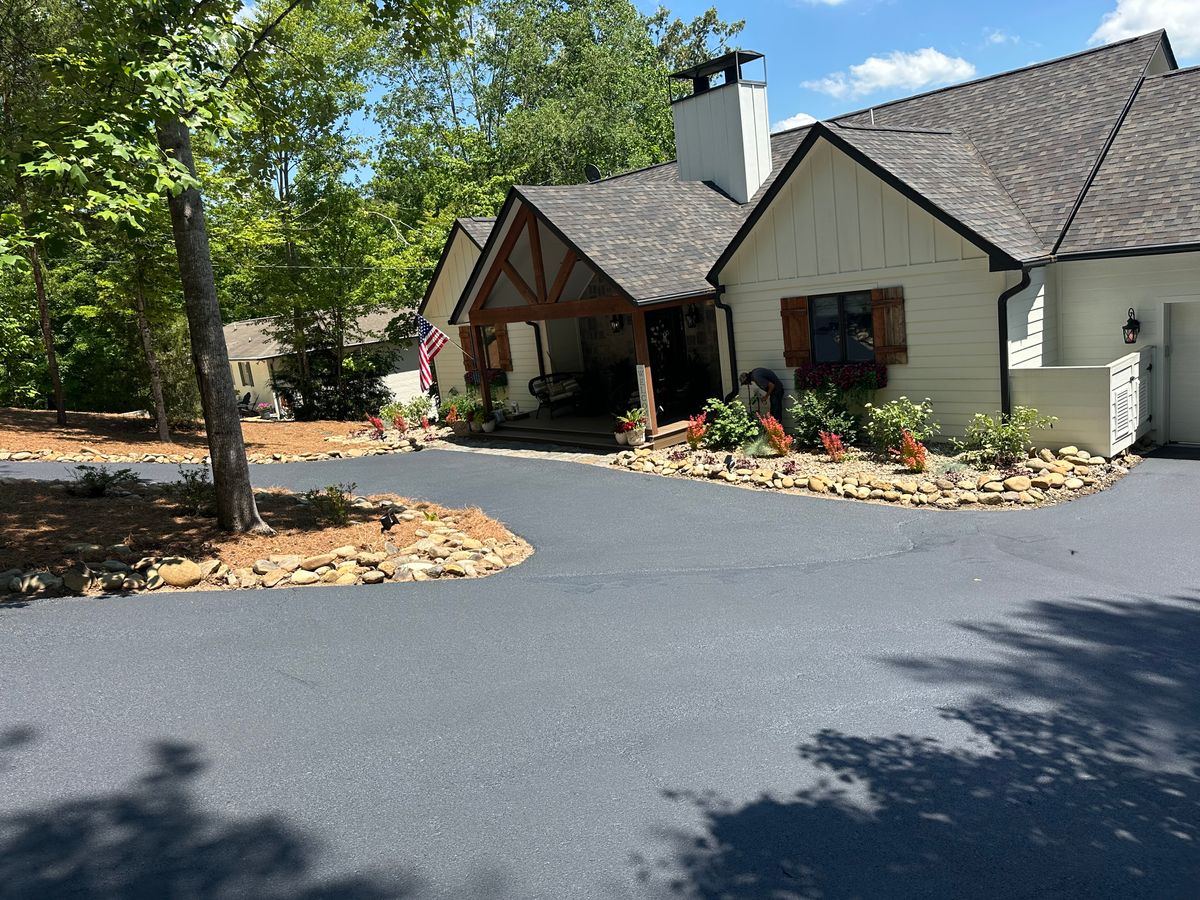 Asphalt Seal Coating for Metzler Paving and Sealcoating LLC in Jacksboro, TN