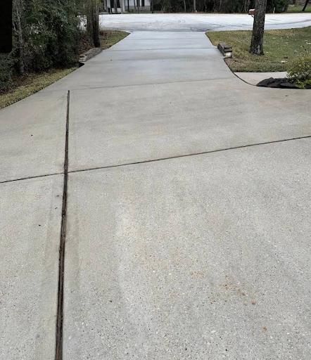 Driveway and Sidewalk Cleaning for Royal wash in The Woodlands, TX