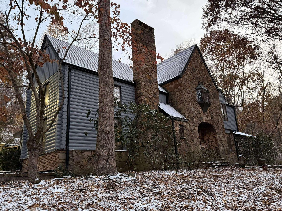 All forms of Siding metal and vynl for KY Gutter Pro & Specialty Roofing Systems in Monticello, KY