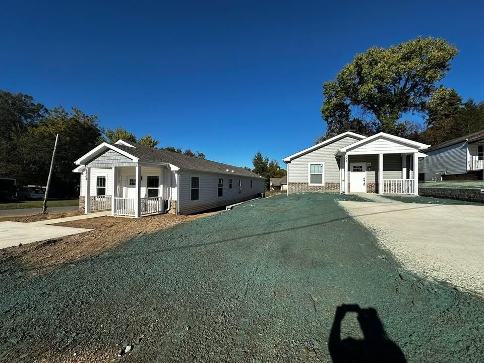 Curbing for Dust Till Dawn Lawn in London, Kentucky