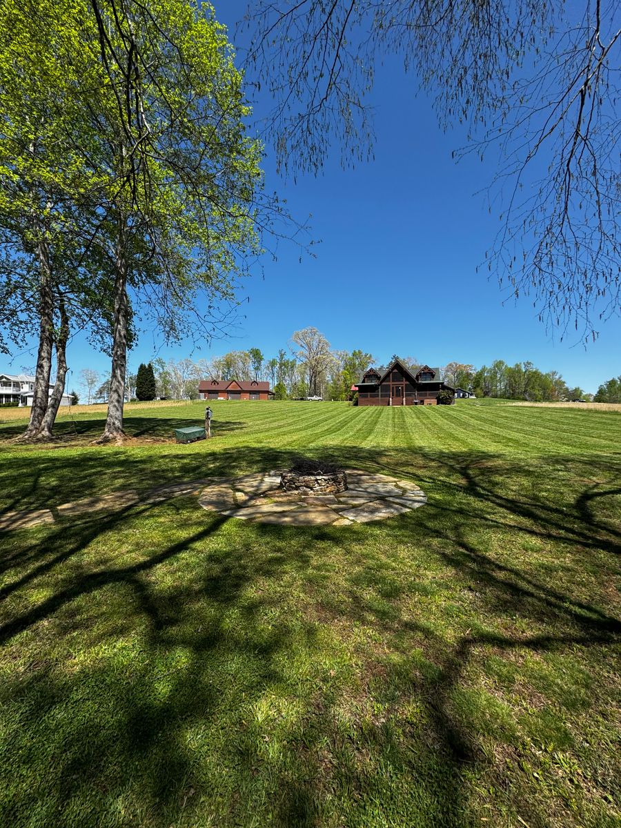 Lawn Maintenance for Leal’s Lawn Service and Excavation in Dayton, TN