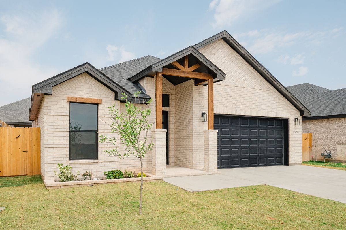 Custom Home Construction for North Light Construction in Midland County, TX