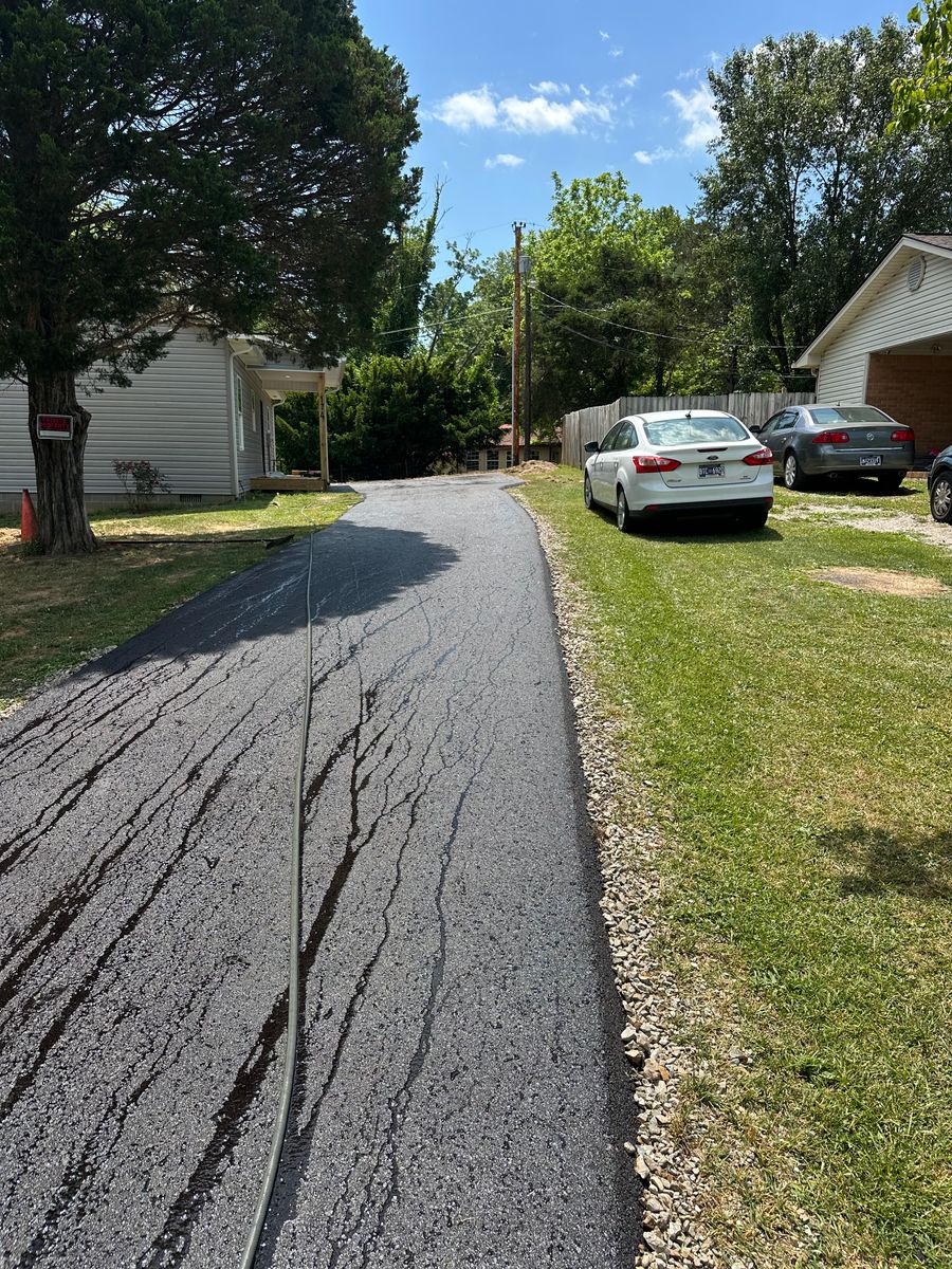 Asphalt Seal Coating for Metzler Paving and Sealcoating LLC in Jacksboro, TN