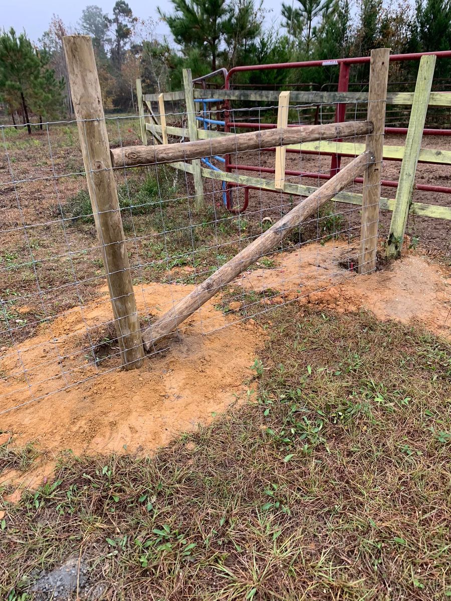 Gate Installation and Repair for Barnes Family Fencing in Graceville, FL