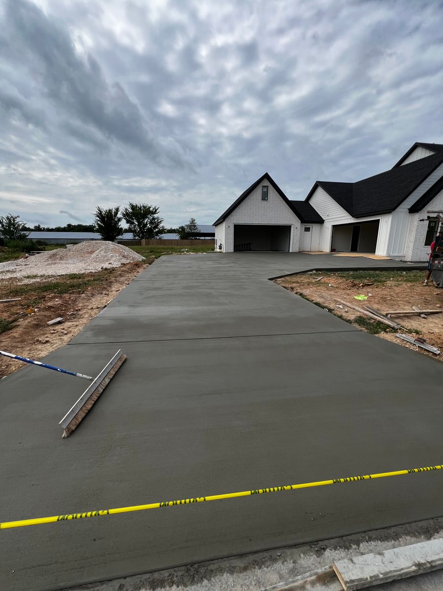 Driveways for Modern Concrete LLC in Lowell, AR