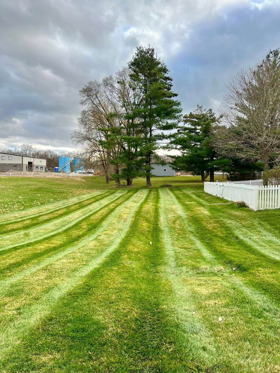 Fertilizer And Weed Control Programs for T.N.T Lawn Care, LLC in Wolcottville, IN