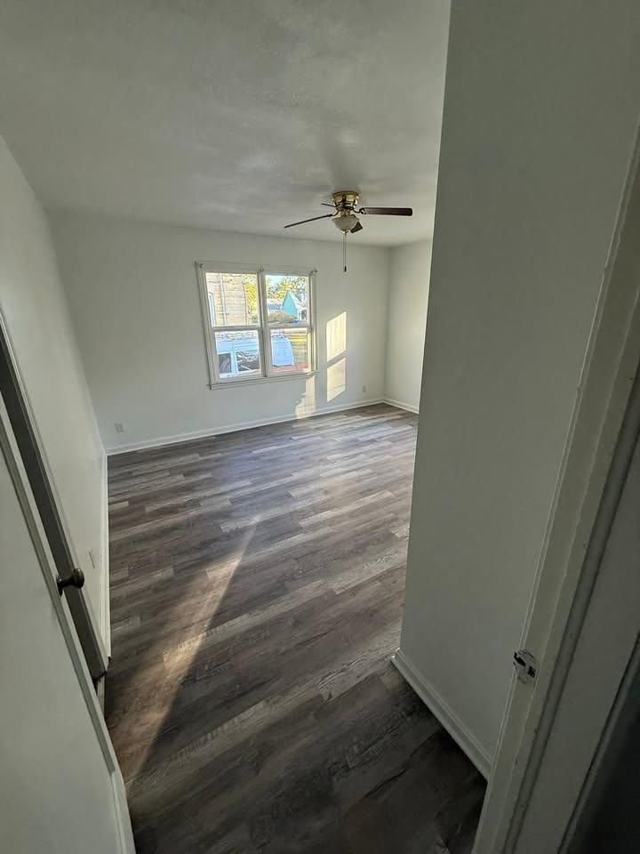 Flooring for Blue Collar Construction and Remodeling in White City, KS