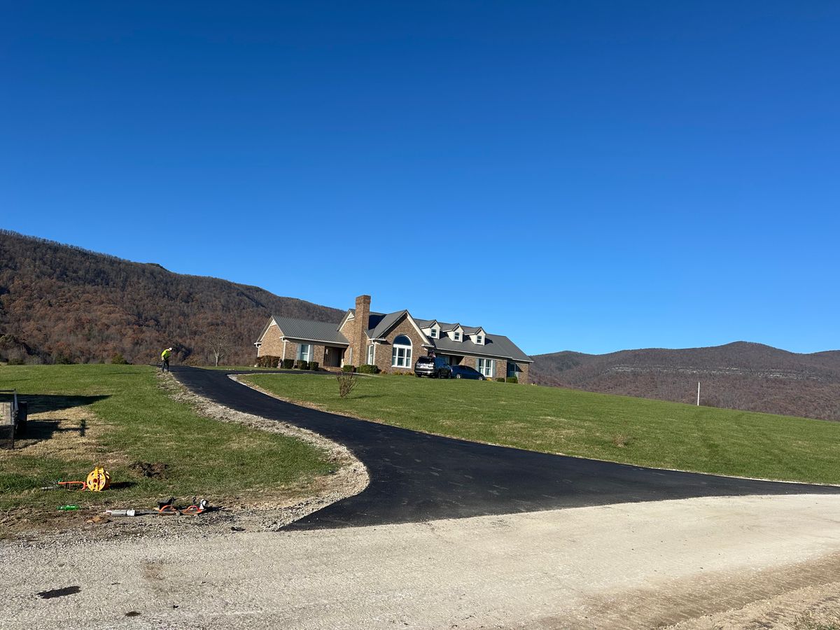 Asphalt Paving for Metzler Paving and Sealcoating LLC in Jacksboro, TN