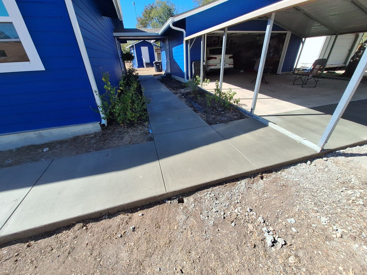 Sidewalk Installation for Leo's Concrete Crew in Elgin, TX