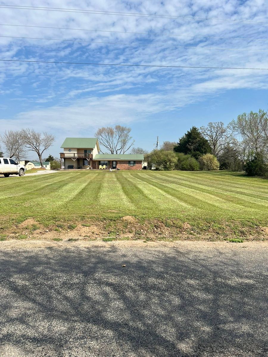 Lawn Maintenance for Zac’s Lawn and Landscaping in Fort Smith, AR