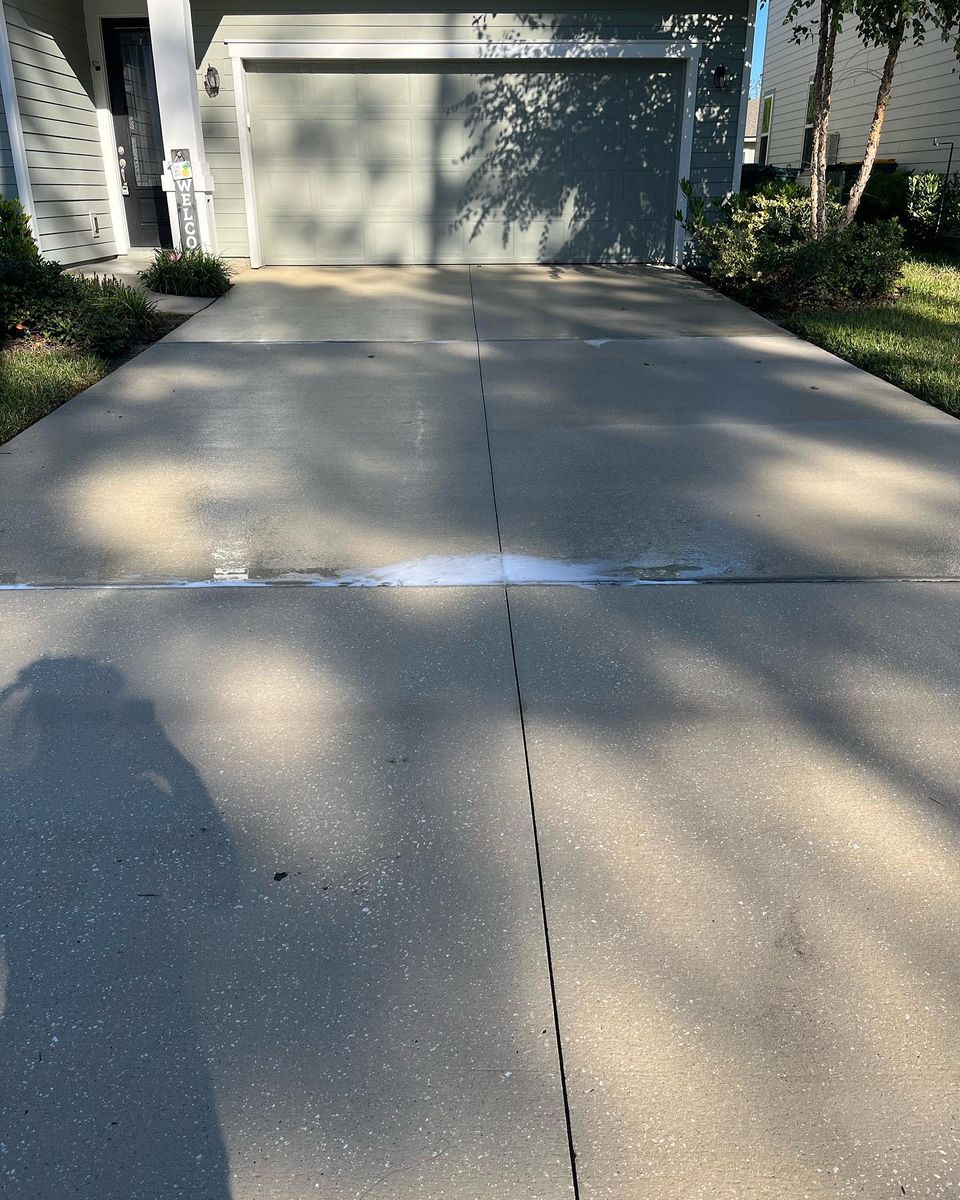 Driveway & Sidewalk Cleaning for Jacobs Pressure Washing and Services in Jacksonville, Florida