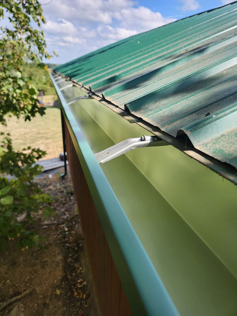 Gutter Maintenance for Top Hand Roofing and Gutter in Pomeroy, OH