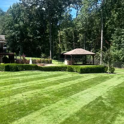 Shrub/Bush Trimming for Hedgecraft Landscaping LLC in Senoia, GA