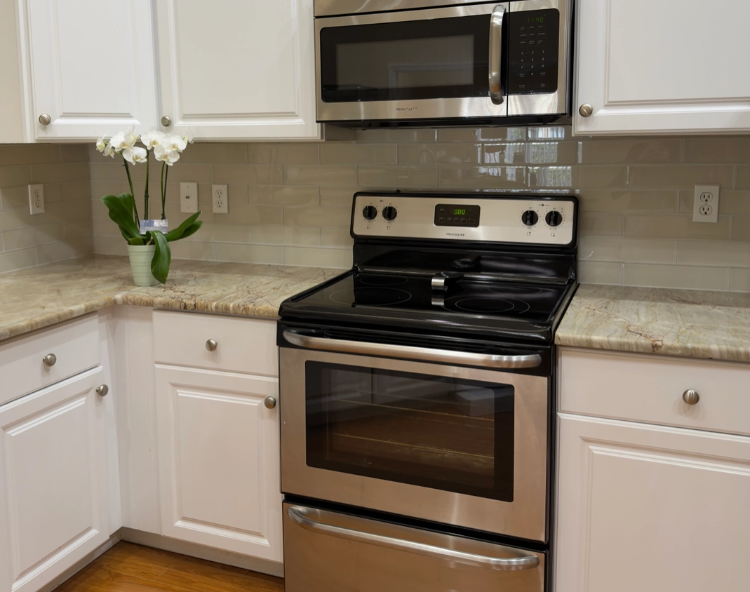 Kitchen Backsplash Installation for Roe Tile Services  in Boca Raton, Florida