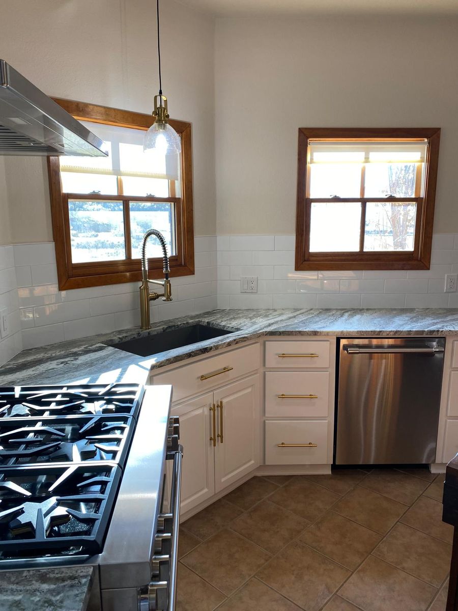 Kitchen Renovation for De Leon Carpentry & Renovation  in Leakey, TX