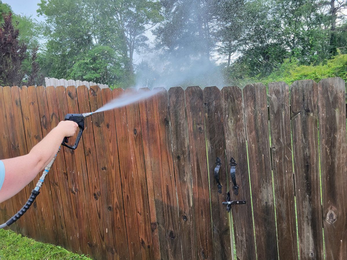 Fence Washing for Hydro Hustle in Athens,  GA