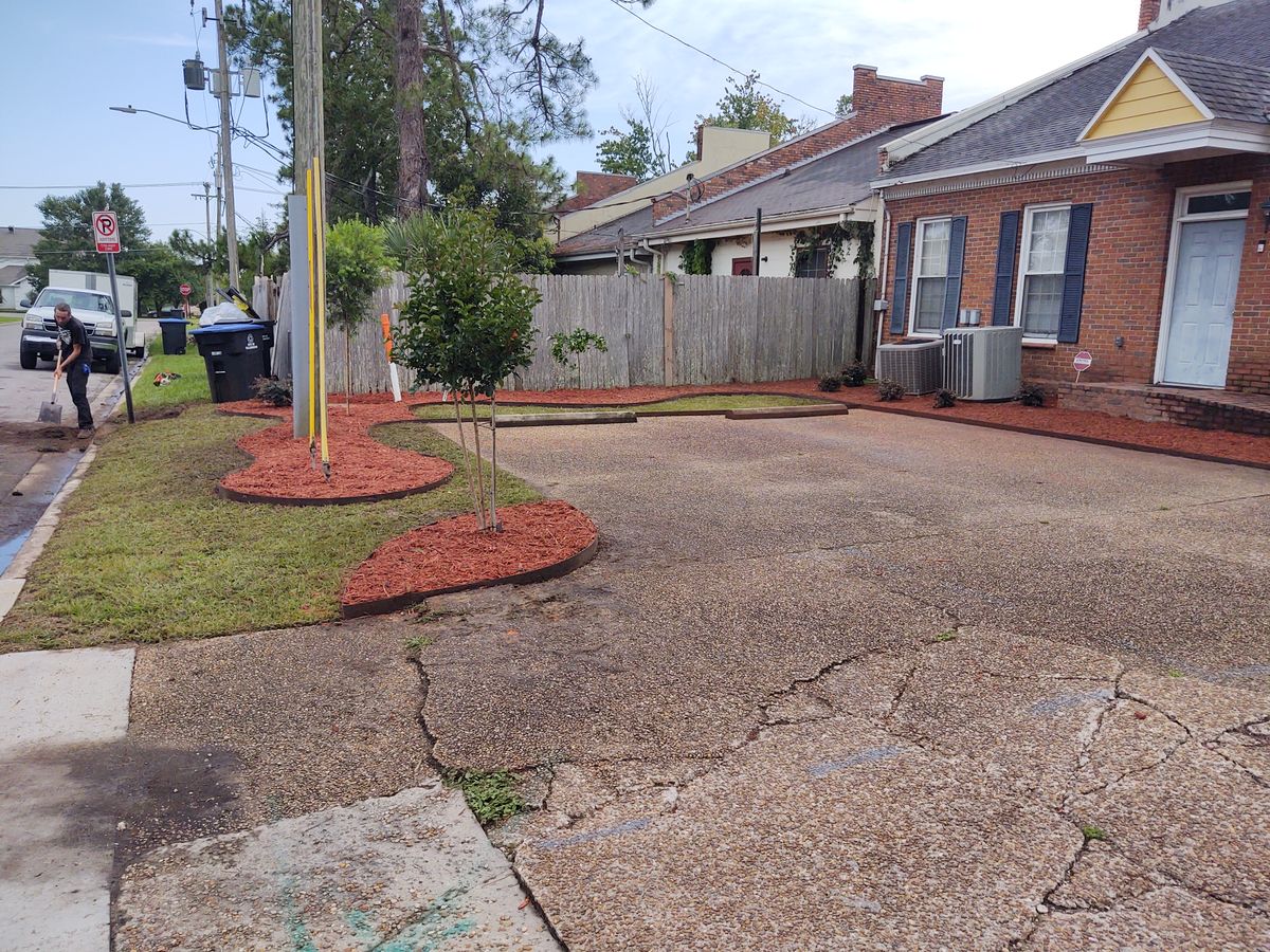 Mulch Installation for Down & Dirty Lawn Svc  in Tallahassee, FL