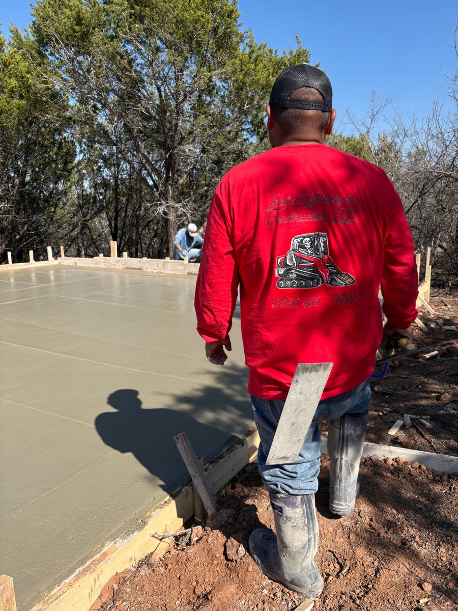 Custom Driveways for Leal's Welding & Construction LLC in Granbury, TX