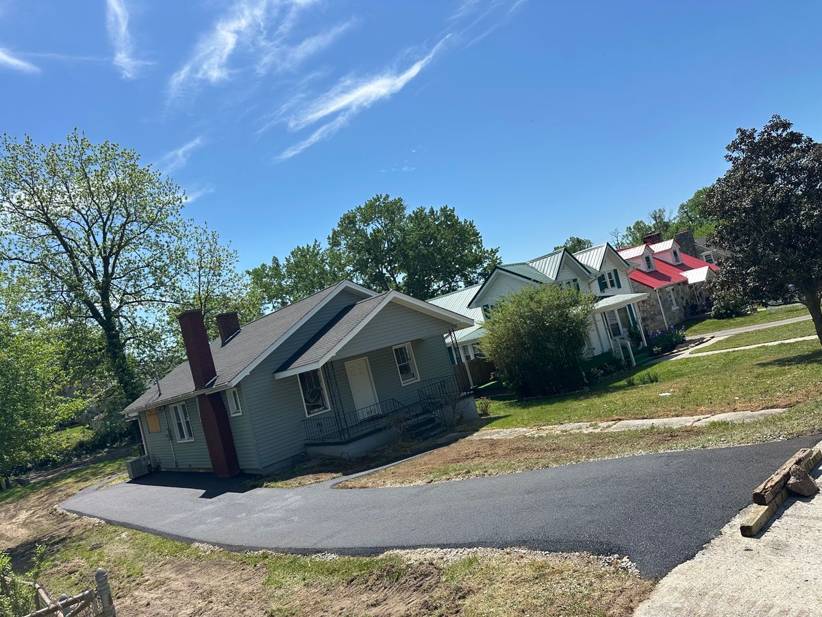 Asphalt Paving for Metzler Paving and Sealcoating LLC in Jacksboro, TN