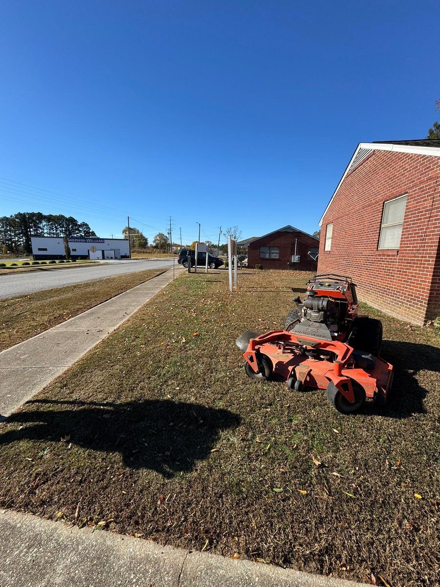 Mowing for Thin Green Line Landscaping & More in Laurens, SC
