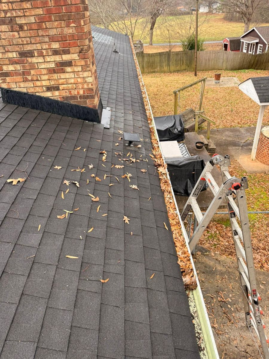 Leaf Clean Up for America's Top Pick Lawn & Landscaping in Gastonia, NC