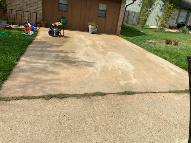 Driveway & Sidewalk Cleaning for MJCT Pressure Washing in Austin, TX