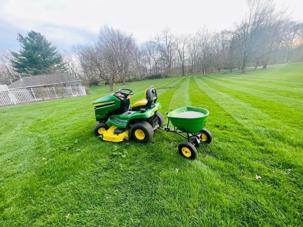 Fall Clean Up for Manny's Cleaning,Lawn Care & Snow Removal Services in Peoria, IL