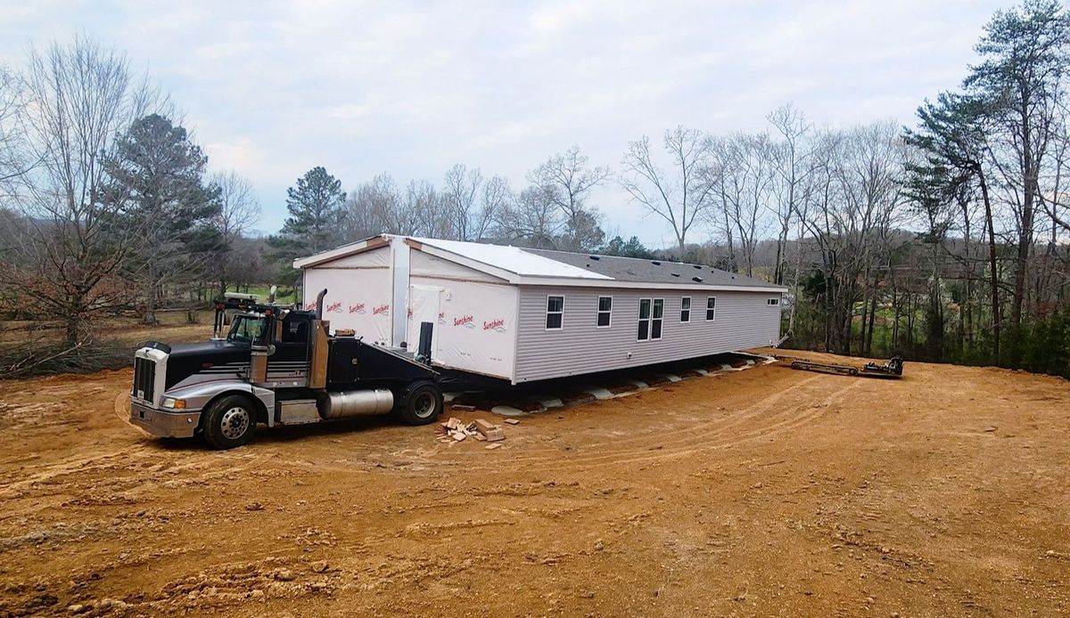 Mobile Home Transportation for Tennessee Plateau Services LLC in Sparta, TN