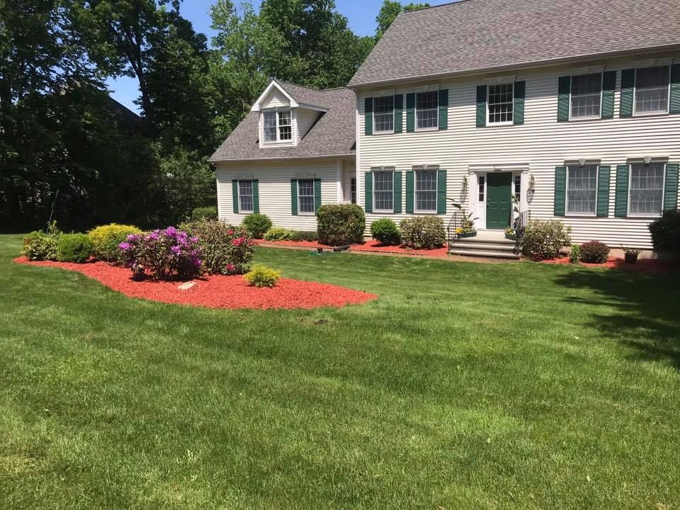 Mulch Installation for Smittys Property Maintenance LLC in Wethersfield, Connecticut