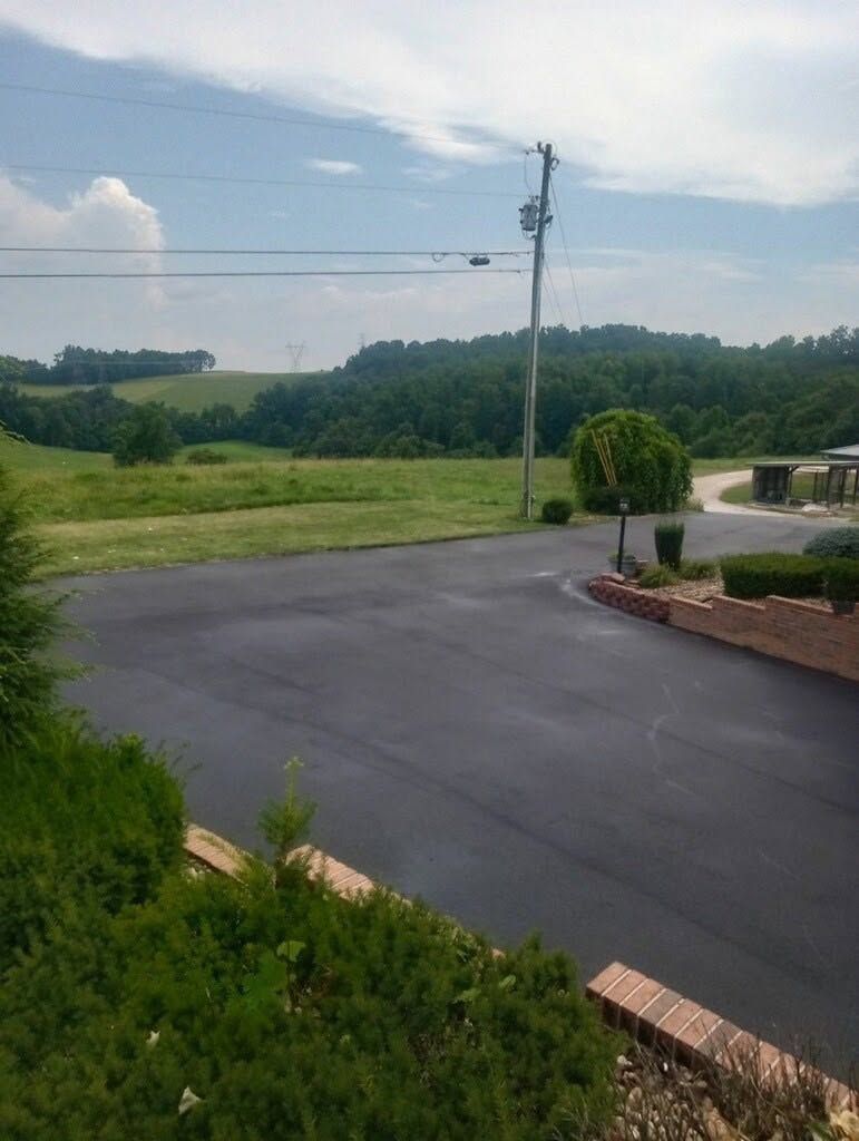 Sealcoating for Asphalt Animals in Little Rock, AR