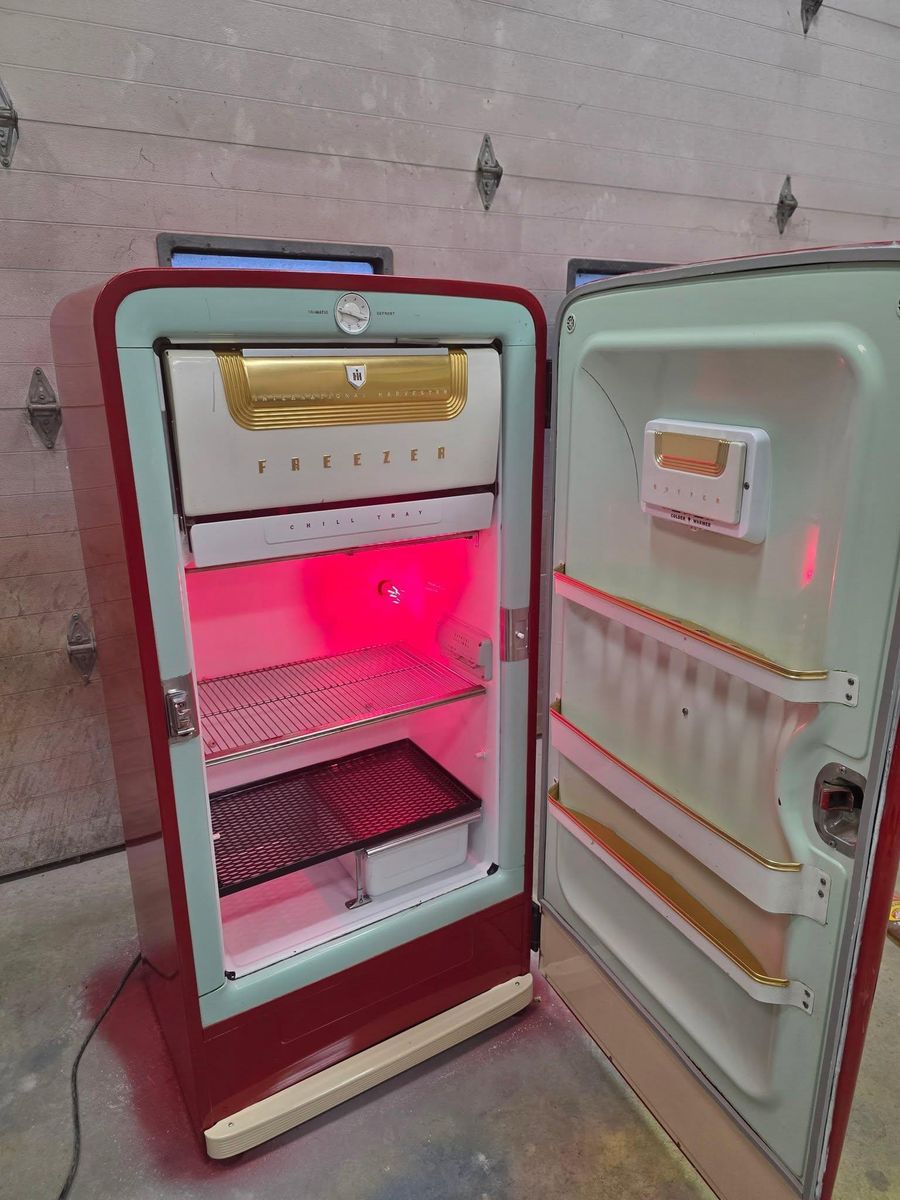 Vintage refrigerator restoration for Wessels Custom Paint & Restoration in Bad Axe, MI
