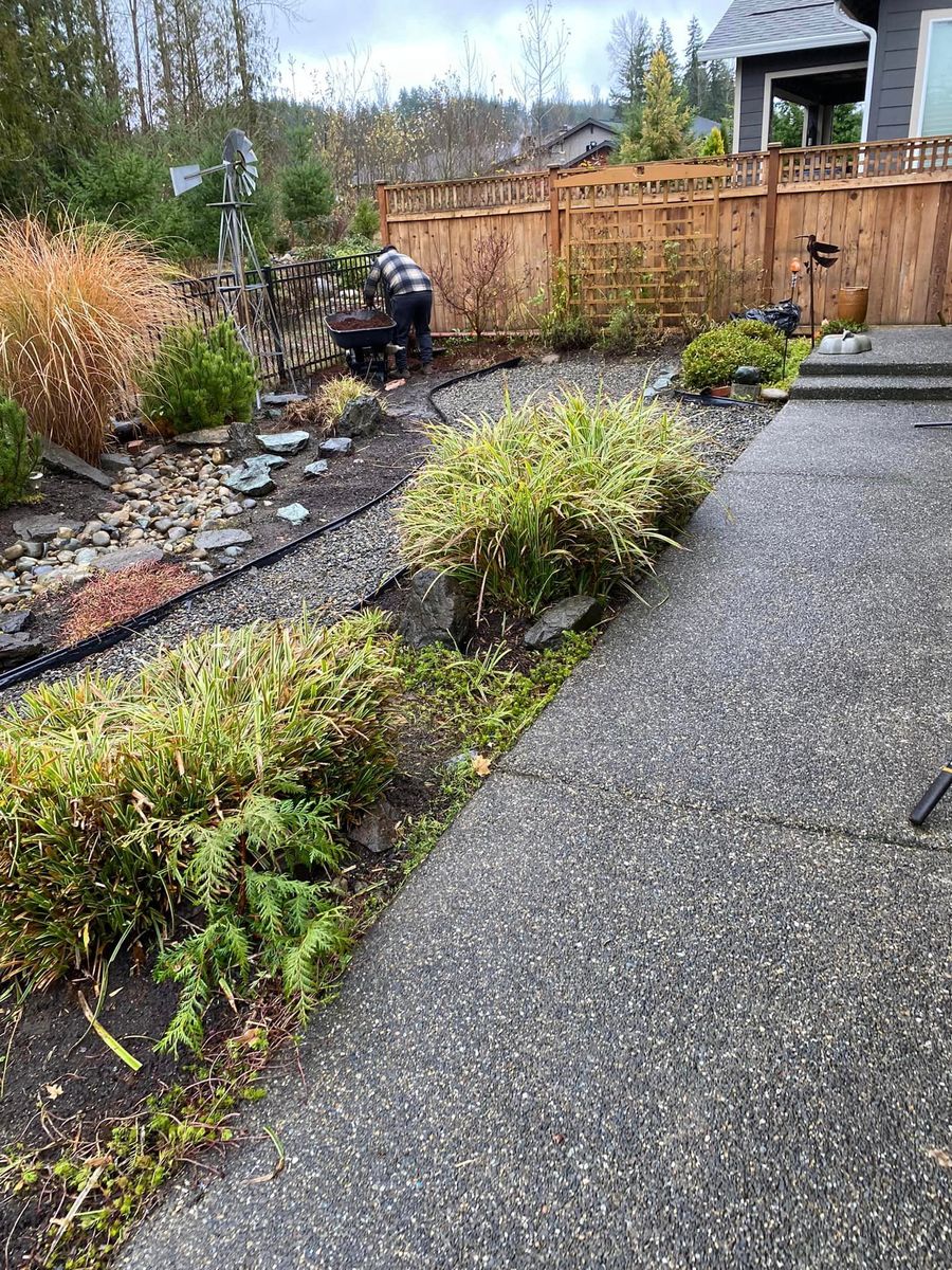 Mulch Installation for Juan Esteban Landscape service LLC  in Bonney Lake, WA