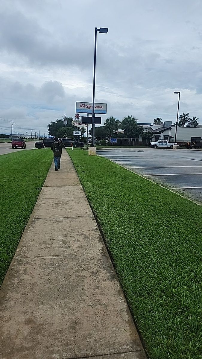 Lawn Maintenance for Bonita Bay Lawn Maintenance LLC in La Porte, TX