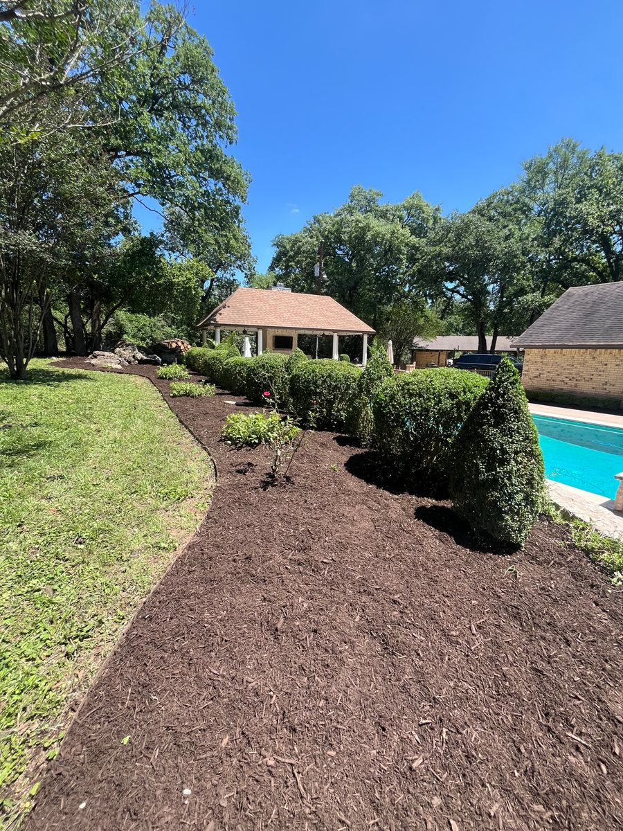 Mulch Installation for Piña’s Lawncare in Limestone County, TX