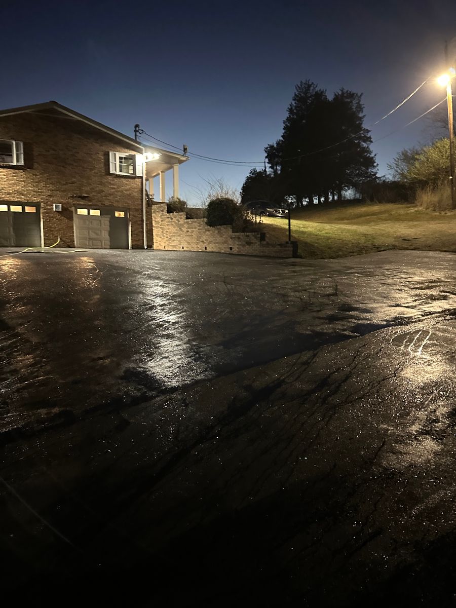 Asphalt Paving for Metzler Paving and Sealcoating LLC in Jacksboro, TN