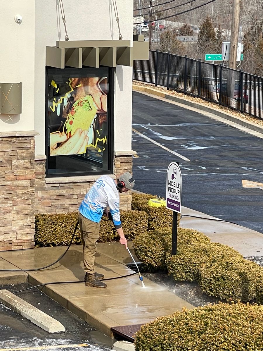 Commercial Window Cleaning for See2it Clean in St Louis, MO