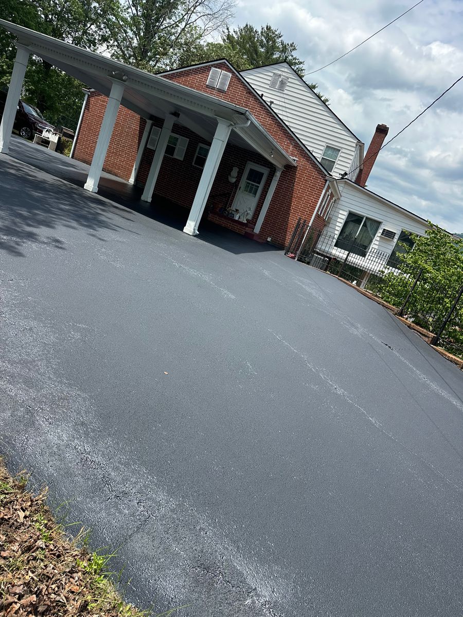 Asphalt Seal Coating for Metzler Paving and Sealcoating LLC in Jacksboro, TN