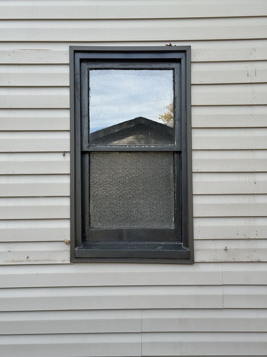 Siding, doors, and windows for Dead Tree General Contracting in Carbondale, Illinois