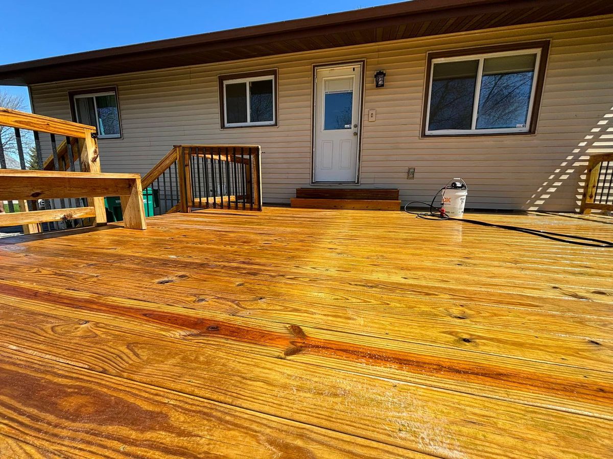 Deck & Fence Cleaning for Power Washing 219 in Saint John, IN