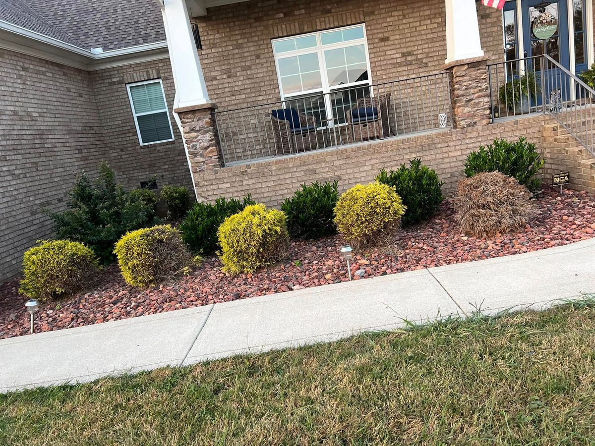 Mulch Installation for Elrod’s Lawn Care and Landscape in Portland, TN