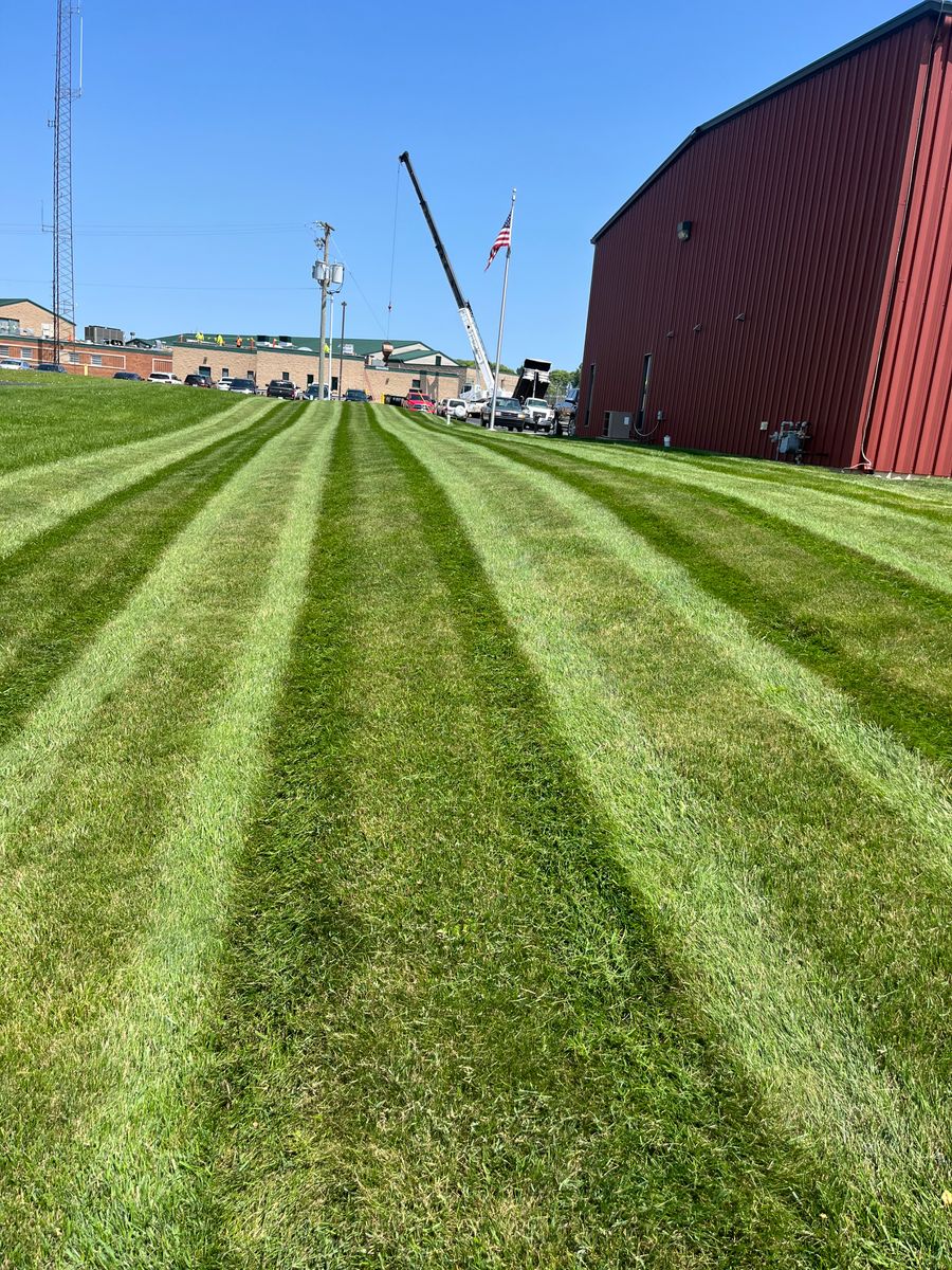 Fertilizer And Weed Control Programs for T.N.T Lawn Care, LLC in Wolcottville, IN