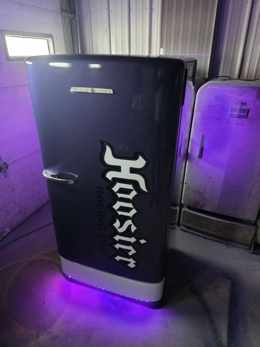 Vintage refrigerator restoration for Wessels Custom Paint & Restoration in Bad Axe, MI