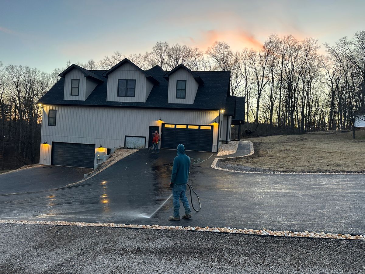 Asphalt Paving for Metzler Paving and Sealcoating LLC in Jacksboro, TN