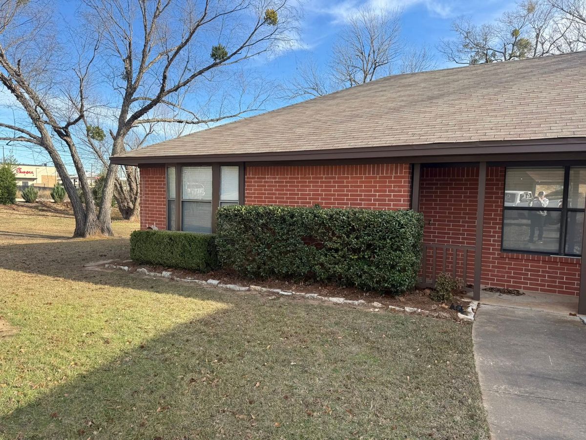 Lawn Maintenance for C3 Custom Landscaping in Paris, TX