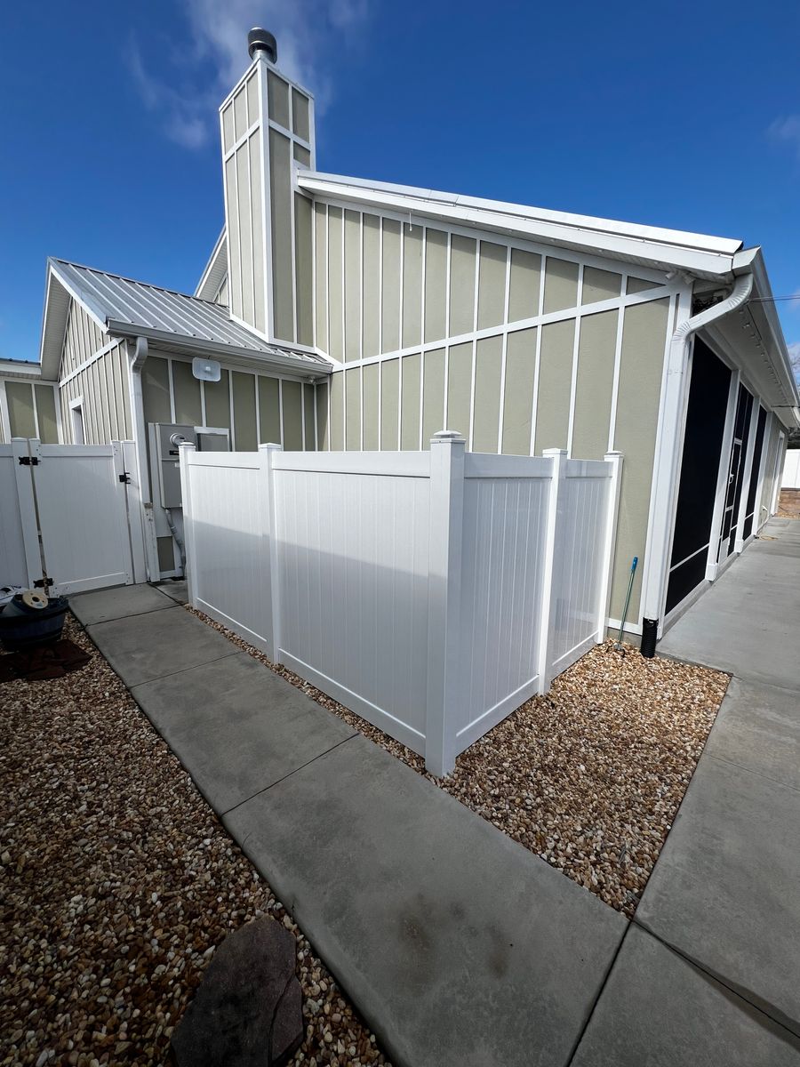 Vinyl Fencing for Browne’s Yard Creations in Fruitland Park, FL