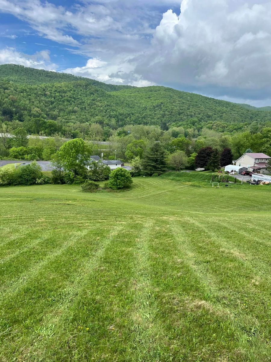 Lawn Maintenance for Deer Run Property Services in Rocky Gap, VA