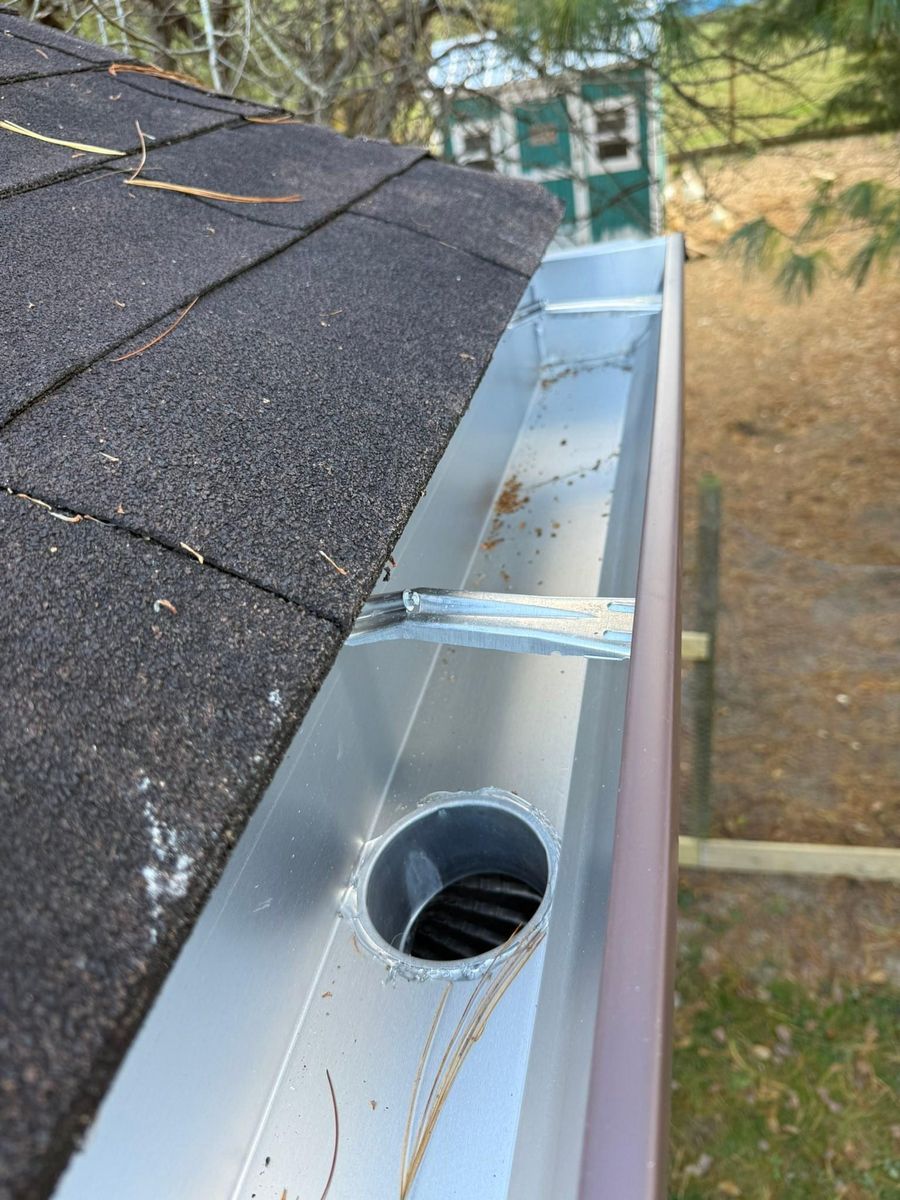 Gutter Maintenance for Top Hand Roofing and Gutter in Pomeroy, OH